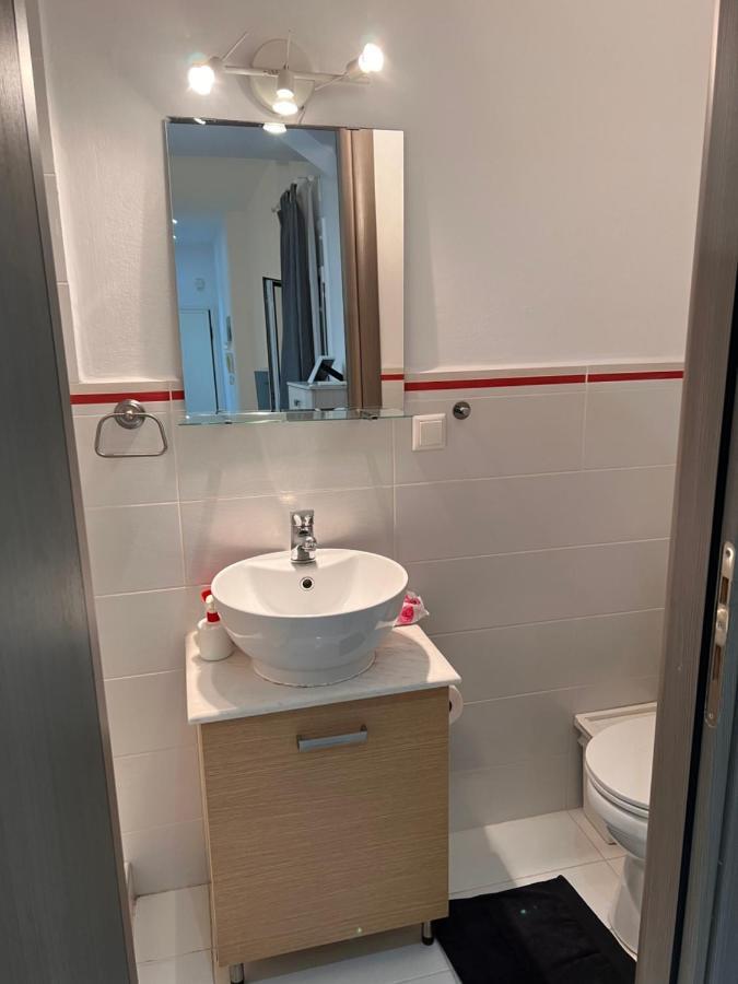 Small Budget Diamond Apartment In Agias Sofias. Thessaloníki Eksteriør billede